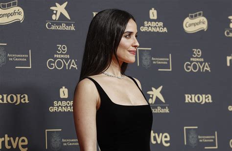 La alfombra roja de los Goya: una mantilla desestructurada.